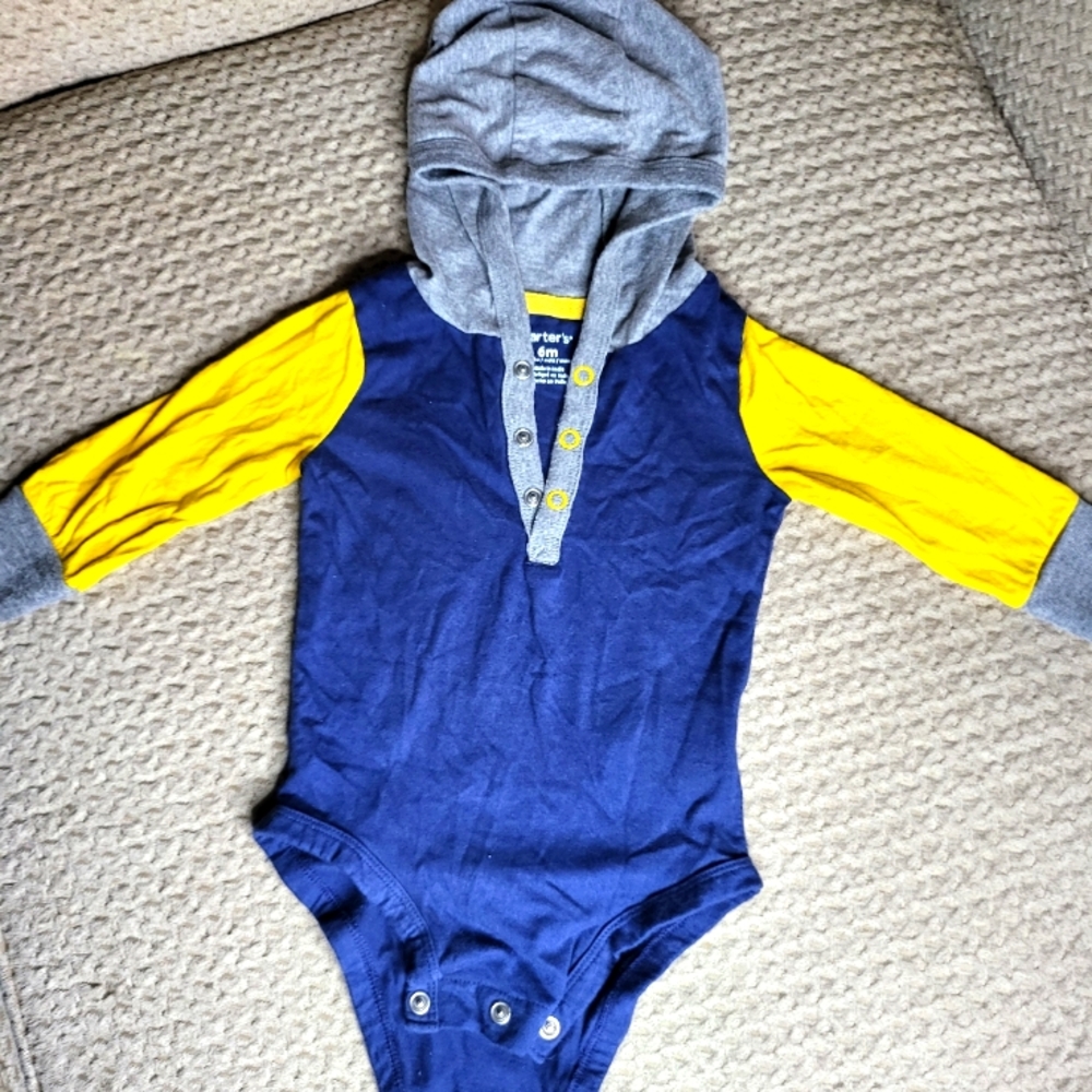 Carter's Baby boy hoodie Romper body suit 6 M